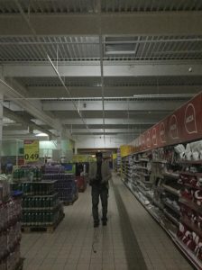 skúška núdzového osvetlenia v Tesco Žilina